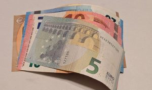 Euro notes - costs of buying a property in France